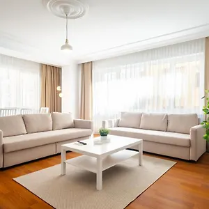 https://centrally-located-sleek-and-modern-flat-in-istanbul.istanbul-turkeyhotels.com