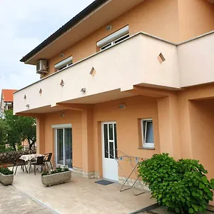 Elvira Apartman Krk Town